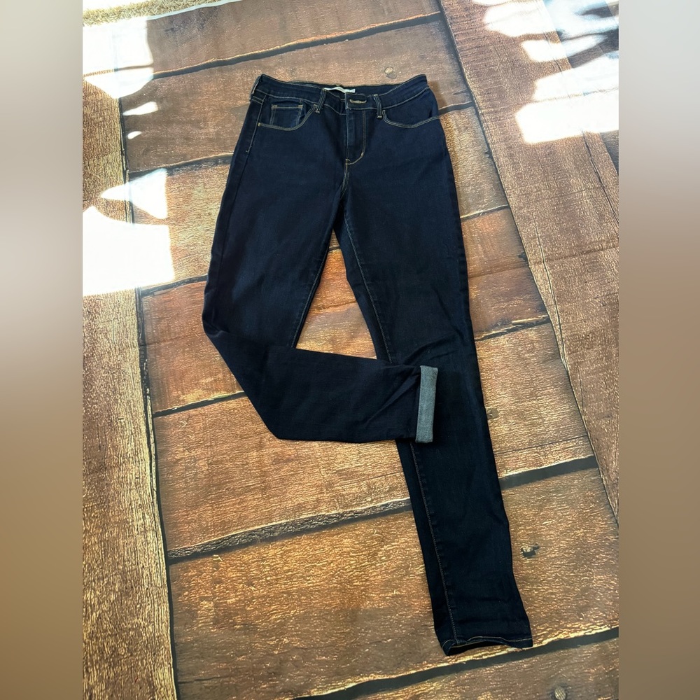 Levi’s women’s size 28. Dark wash. High rise skinny. Red tab.